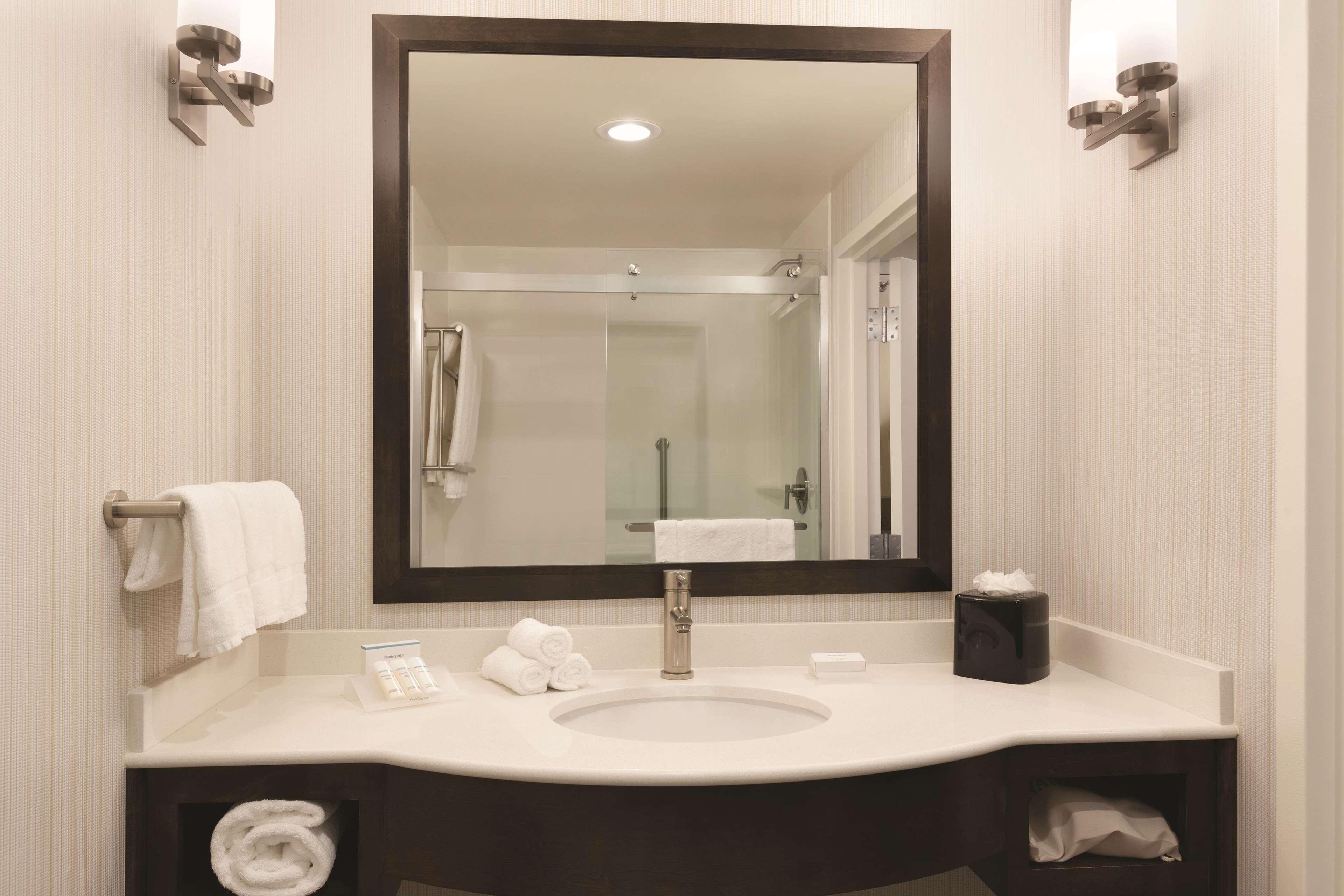 Hilton Garden Inn Boston Logan Airport Extérieur photo