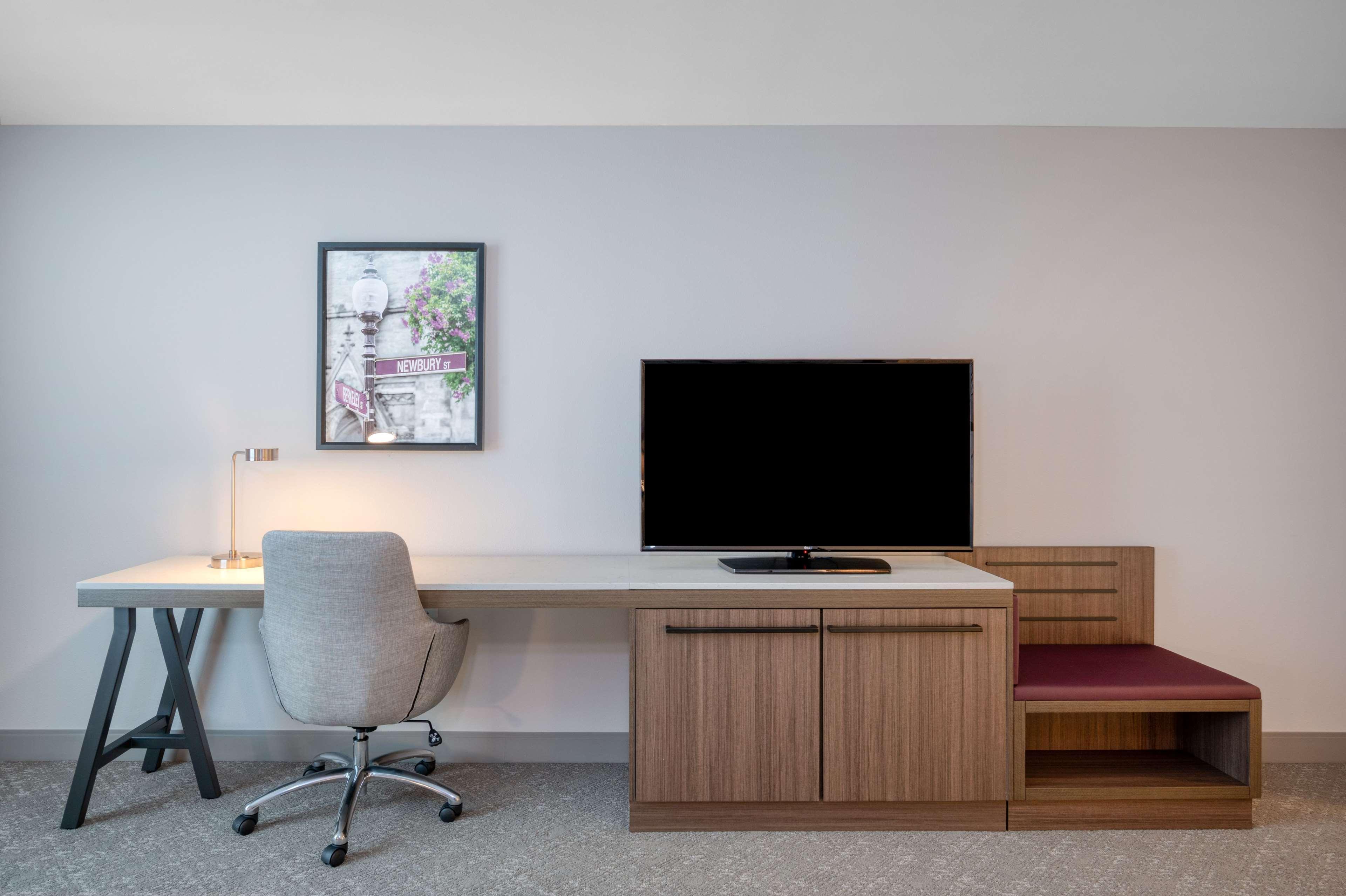 Hilton Garden Inn Boston Logan Airport Extérieur photo