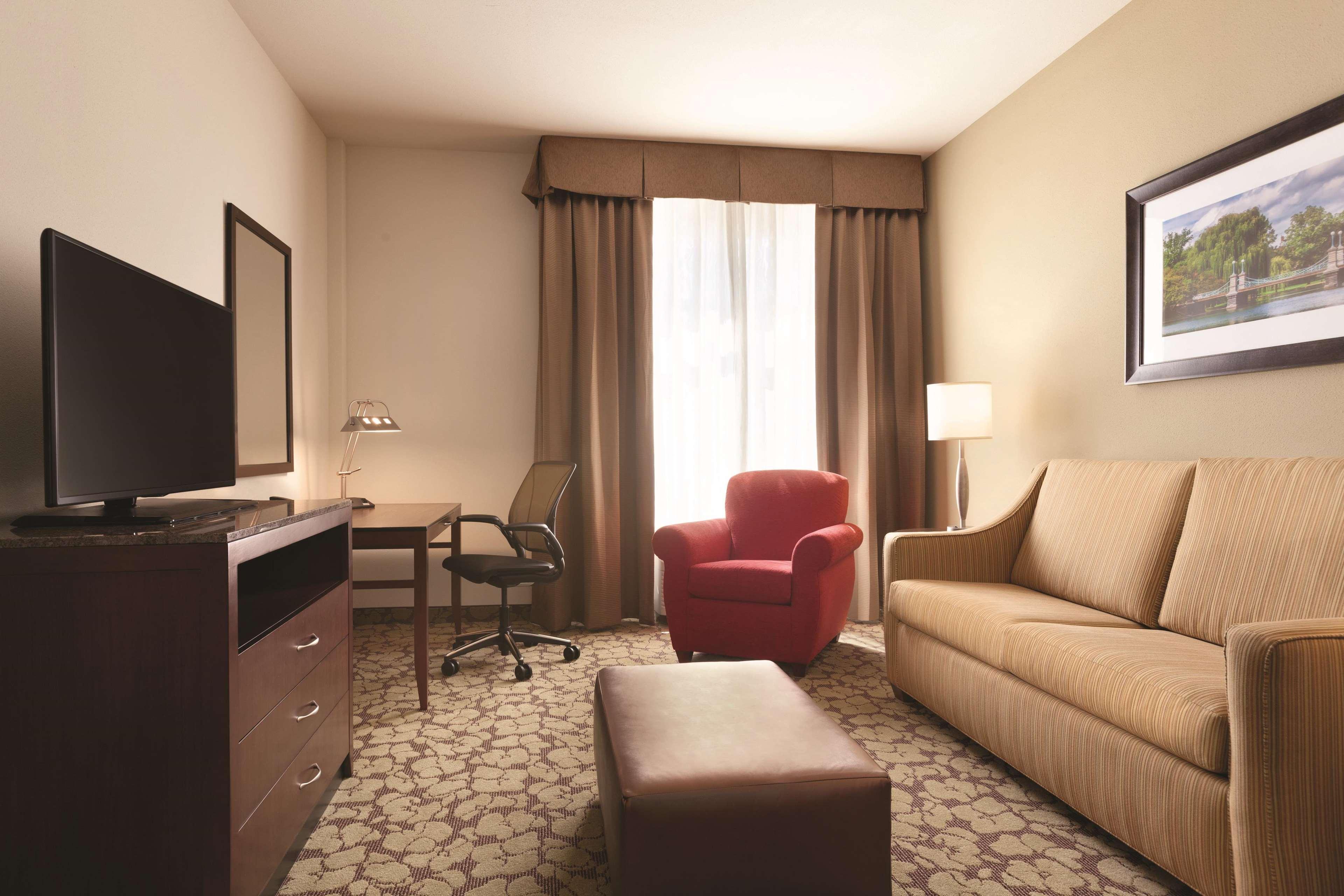 Hilton Garden Inn Boston Logan Airport Extérieur photo