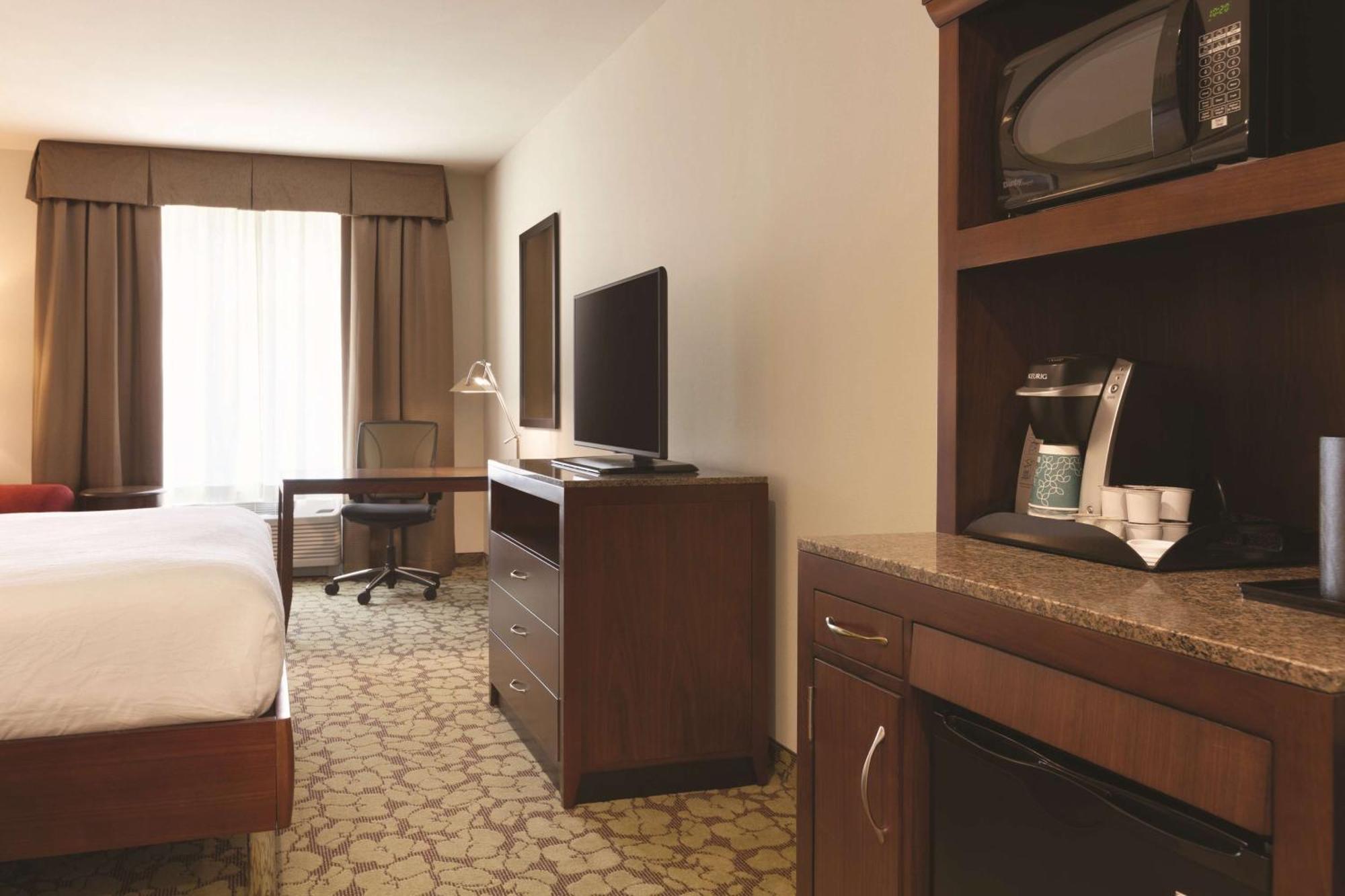 Hilton Garden Inn Boston Logan Airport Extérieur photo