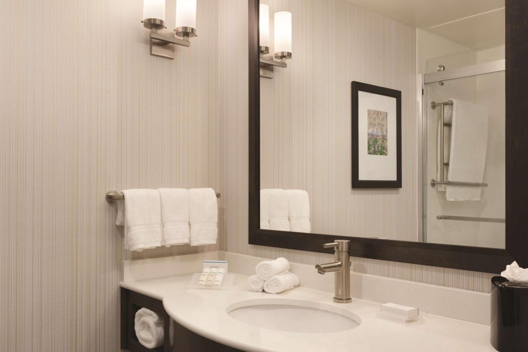 Hilton Garden Inn Boston Logan Airport Extérieur photo