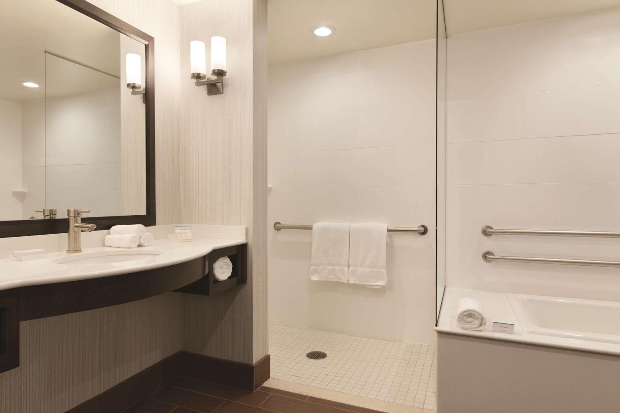 Hilton Garden Inn Boston Logan Airport Extérieur photo