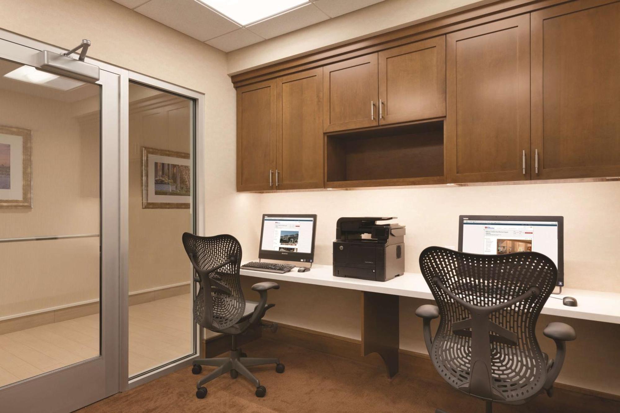 Hilton Garden Inn Boston Logan Airport Extérieur photo