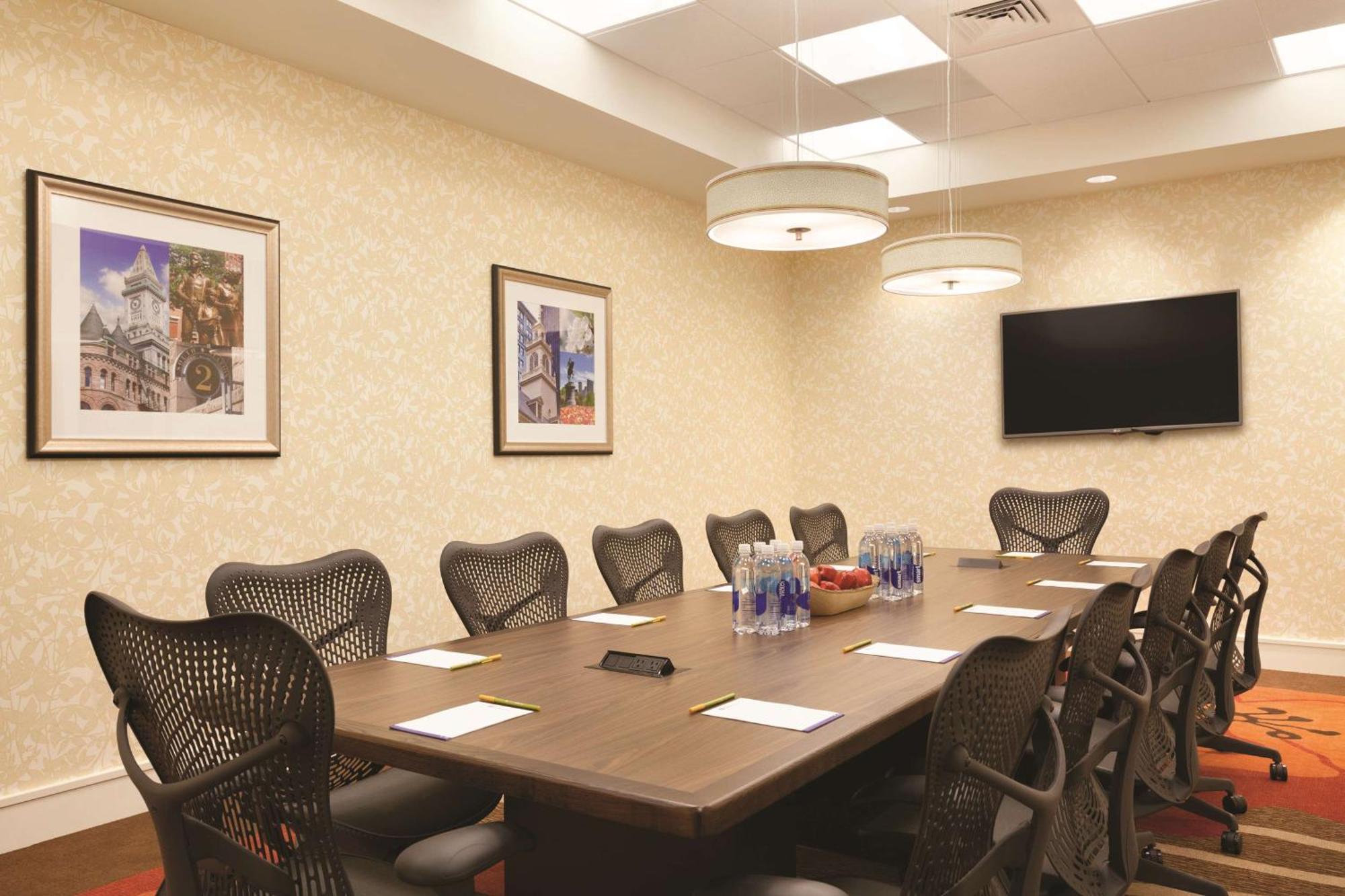 Hilton Garden Inn Boston Logan Airport Extérieur photo