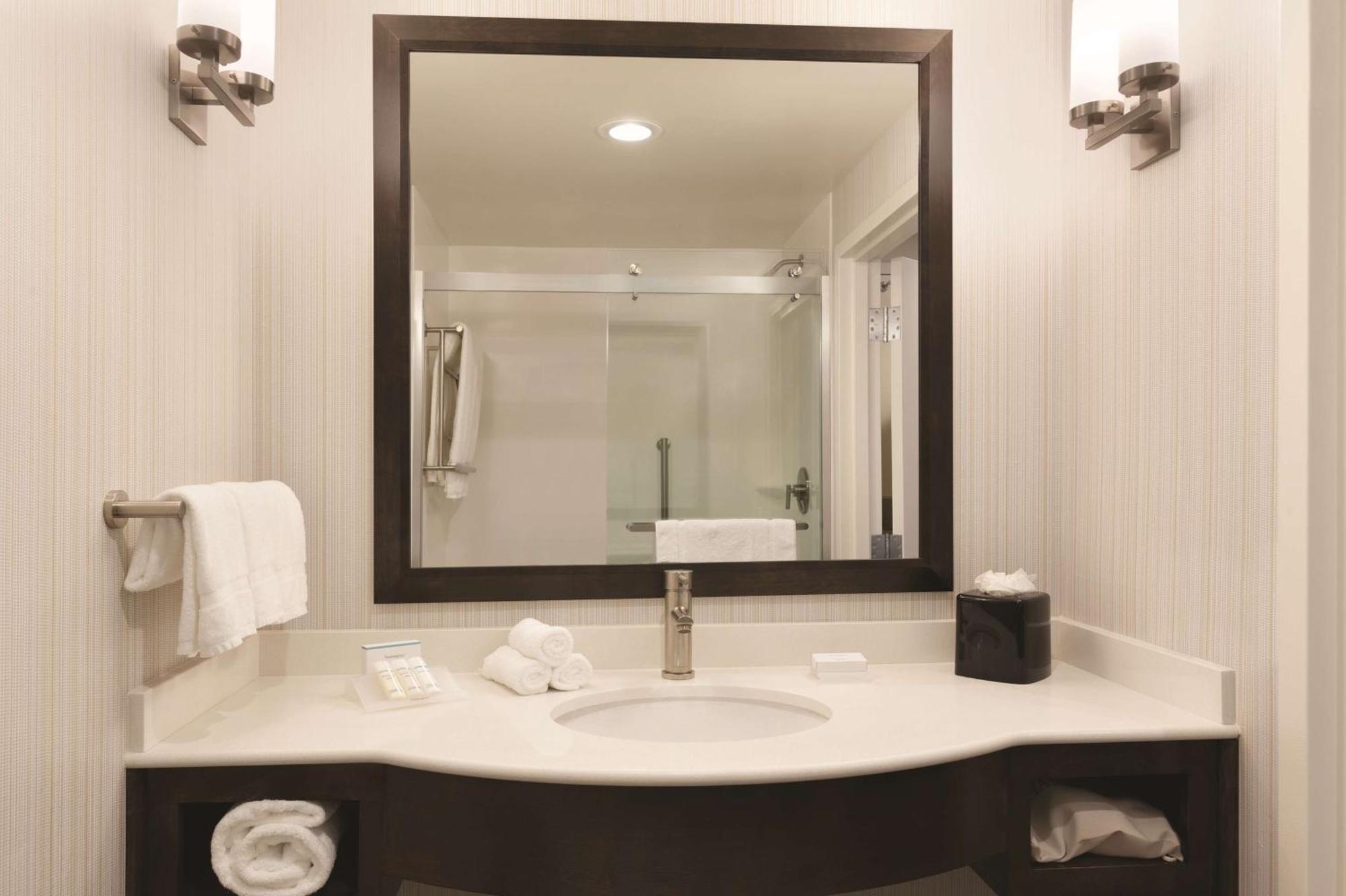 Hilton Garden Inn Boston Logan Airport Extérieur photo