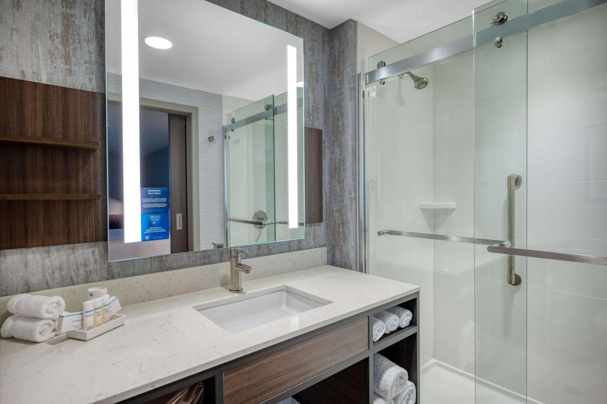 Hilton Garden Inn Boston Logan Airport Extérieur photo