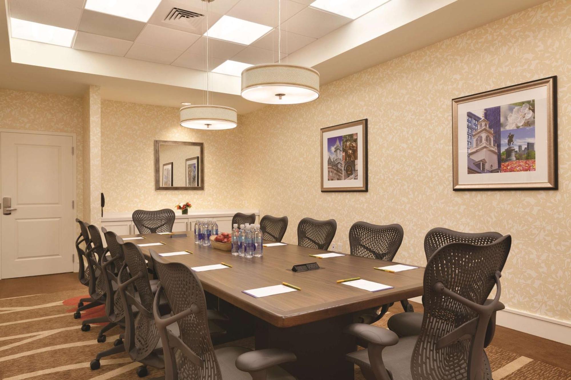 Hilton Garden Inn Boston Logan Airport Extérieur photo