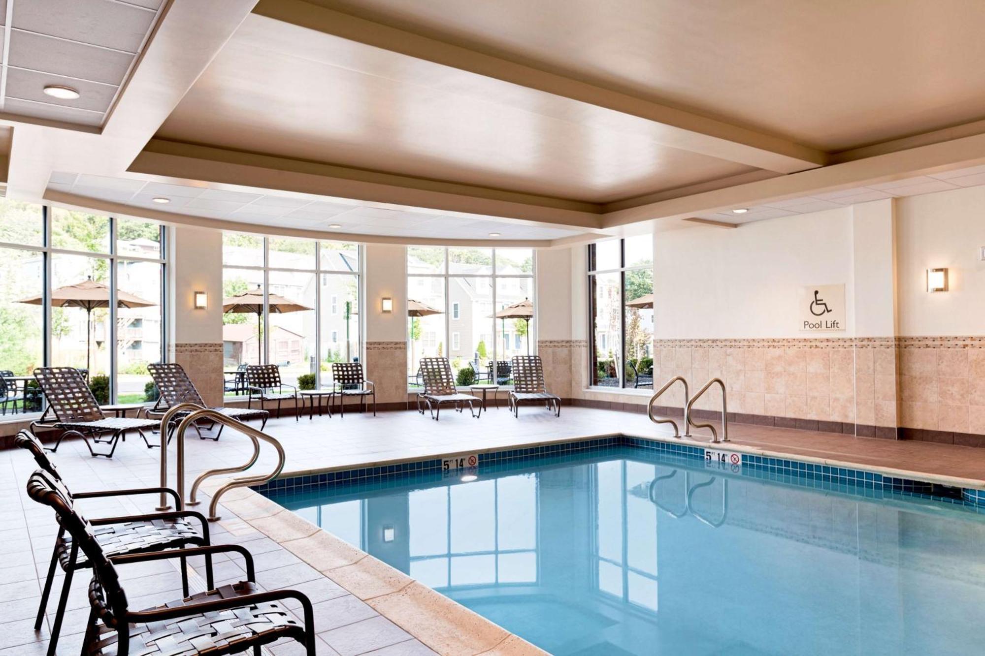 Hilton Garden Inn Boston Logan Airport Extérieur photo
