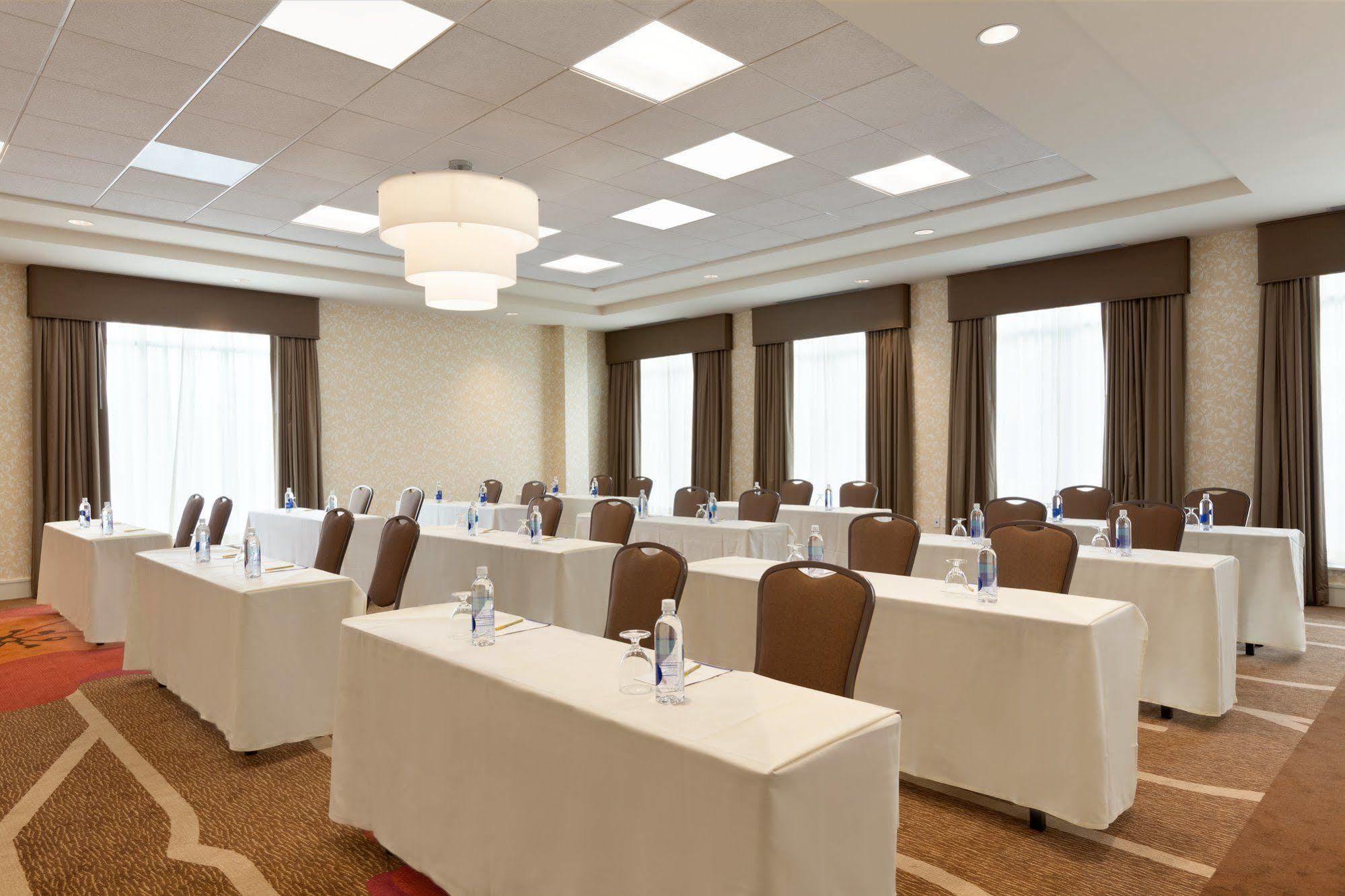 Hilton Garden Inn Boston Logan Airport Extérieur photo