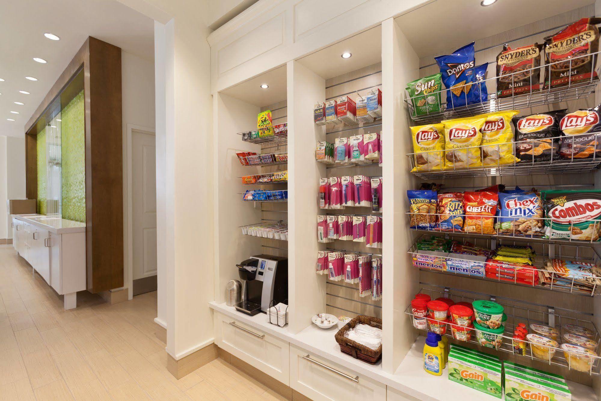 Hilton Garden Inn Boston Logan Airport Extérieur photo