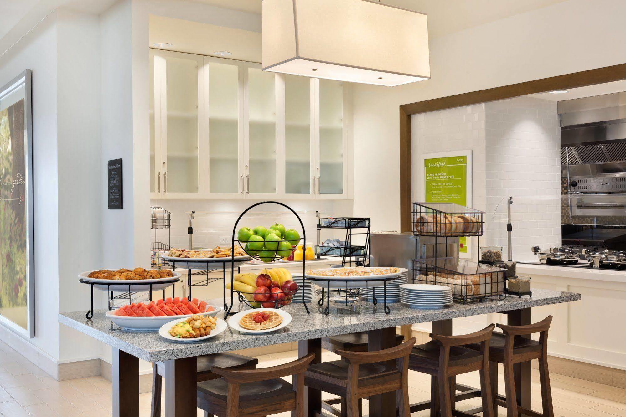 Hilton Garden Inn Boston Logan Airport Extérieur photo