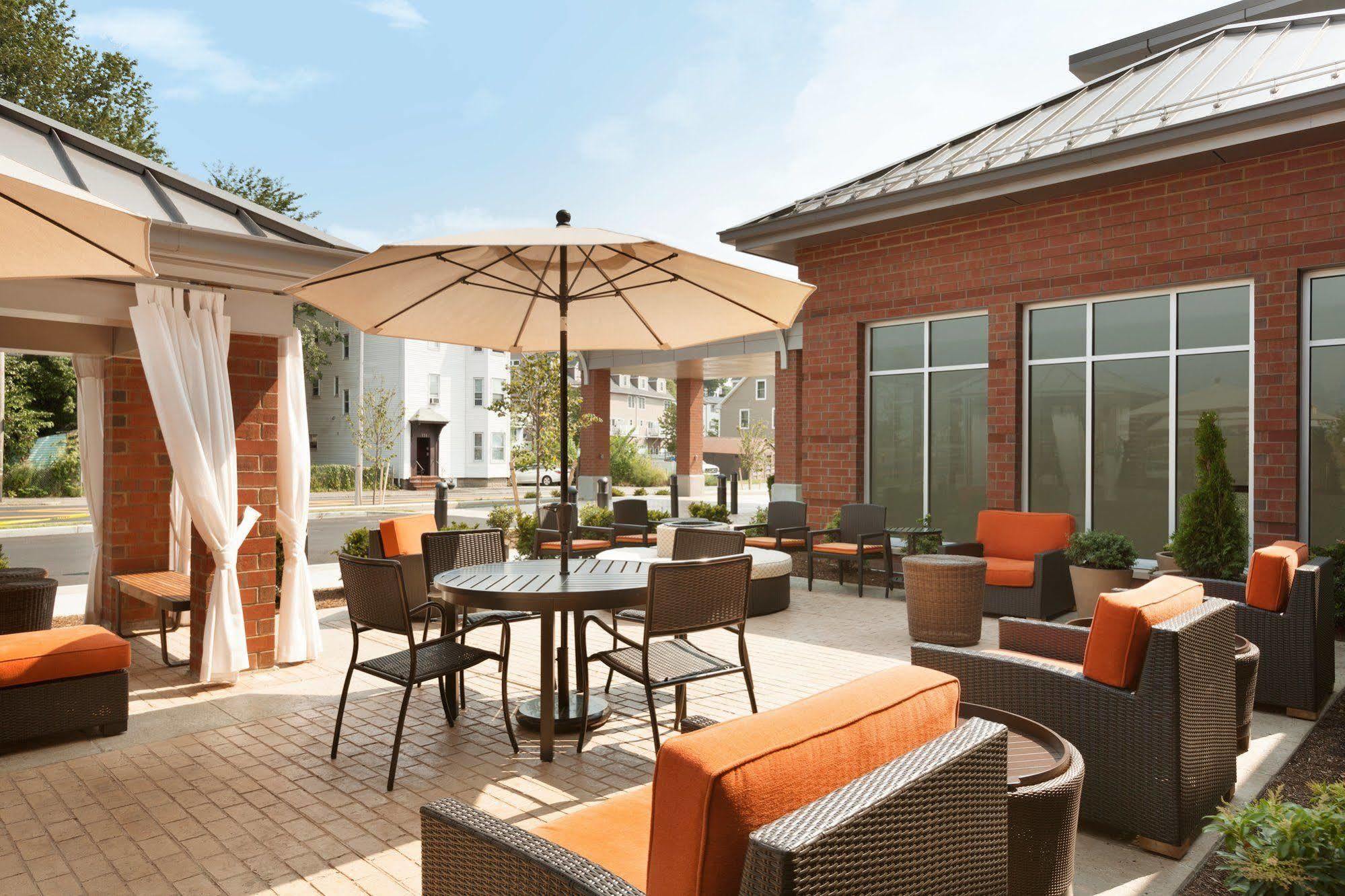 Hilton Garden Inn Boston Logan Airport Extérieur photo